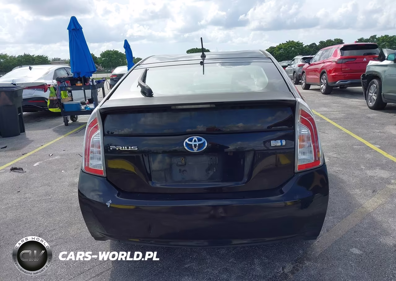 2014 Toyota Prius Two VIN:JTDKN3DU8E0361590 - 16
