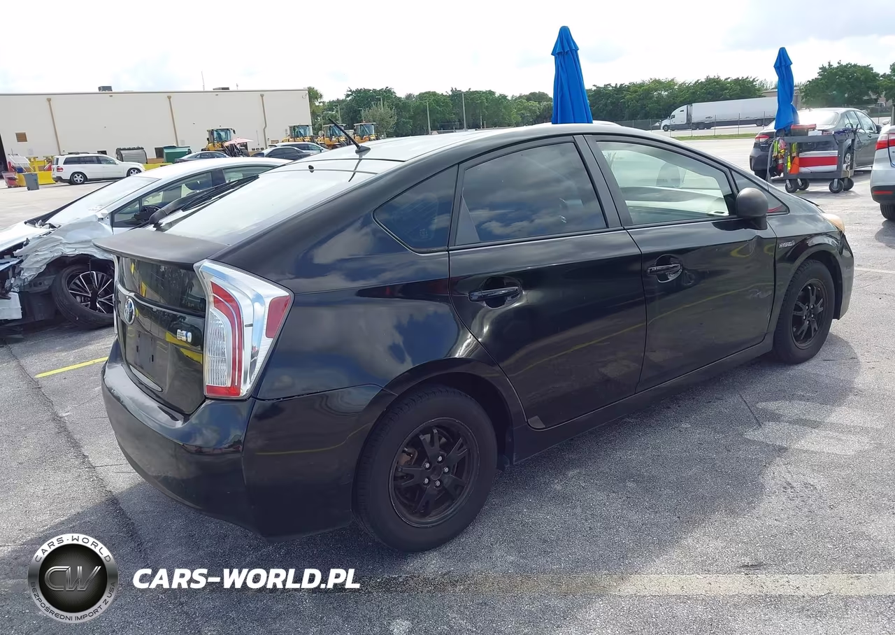 2014 Toyota Prius Two VIN:JTDKN3DU8E0361590 - 4