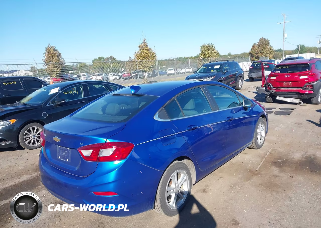 2018 Chevrolet Cruze Lt Auto VIN:1G1BE5SM5J7110549 - 4