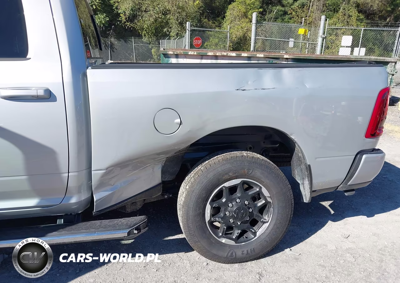 2027 Ram Ram 1500 VIN:3C6UR5FL3VG380533 - 6