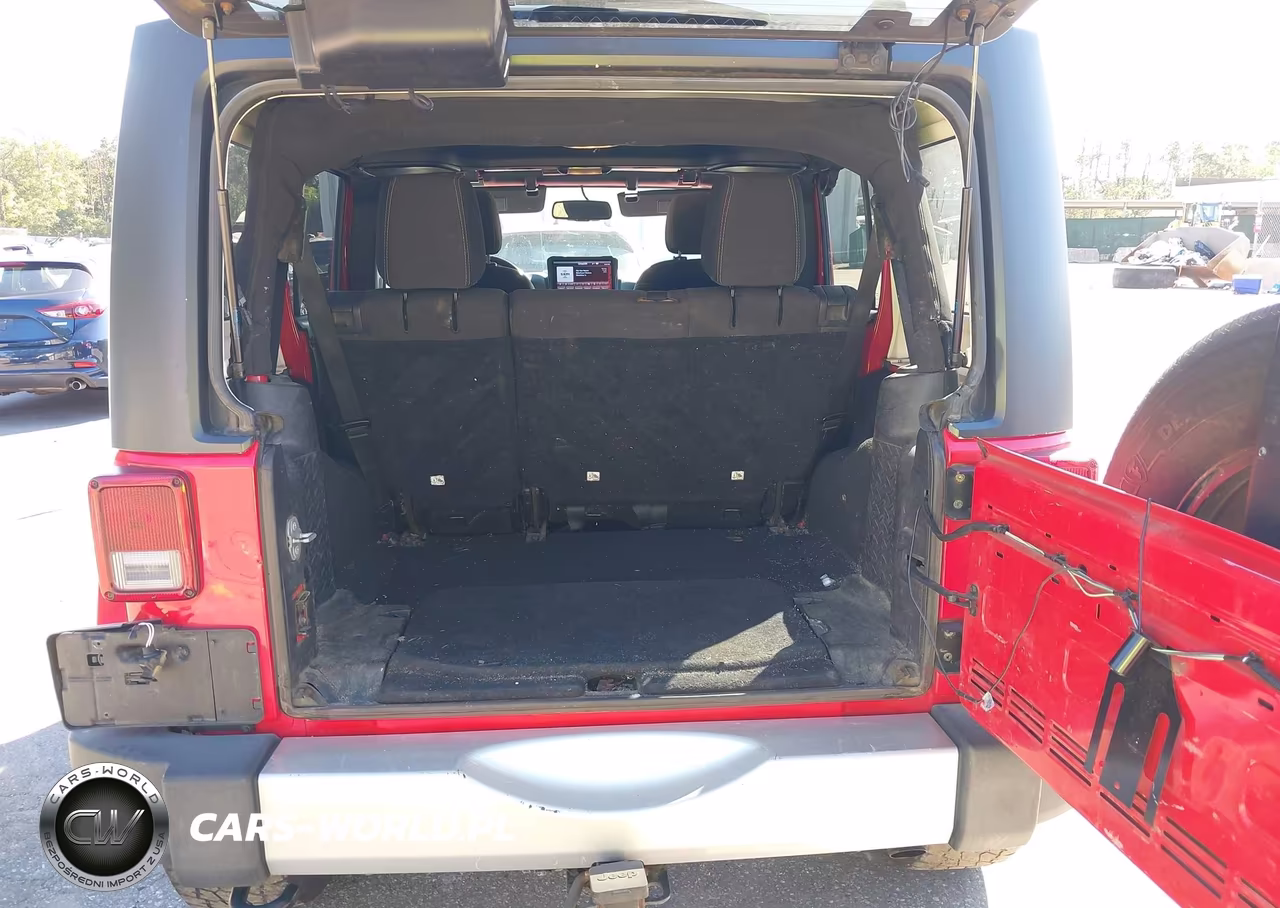 2015 Jeep Wrangler Unlimited Sahara VIN:1C4BJWEG0FL582347 - 13