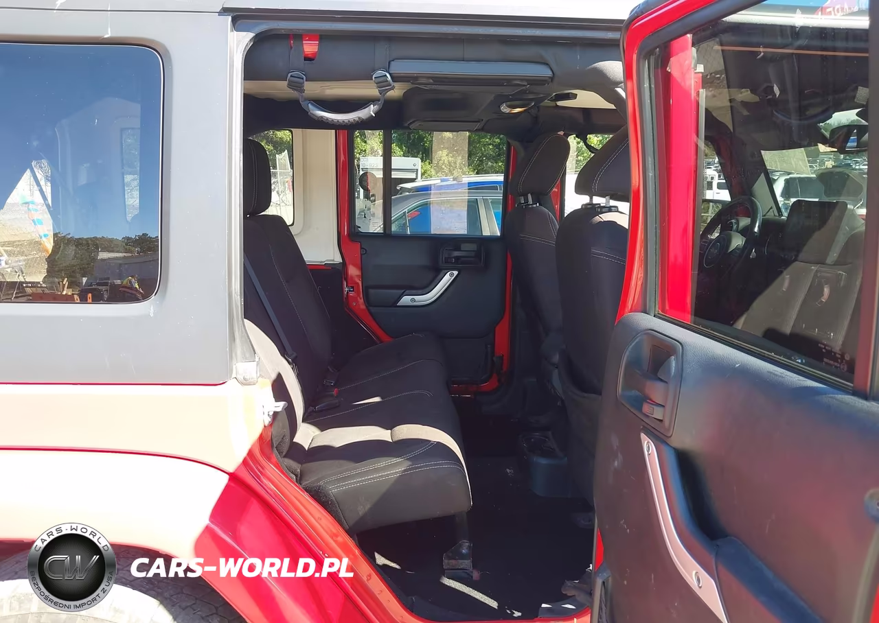 2015 Jeep Wrangler Unlimited Sahara VIN:1C4BJWEG0FL582347 - 8