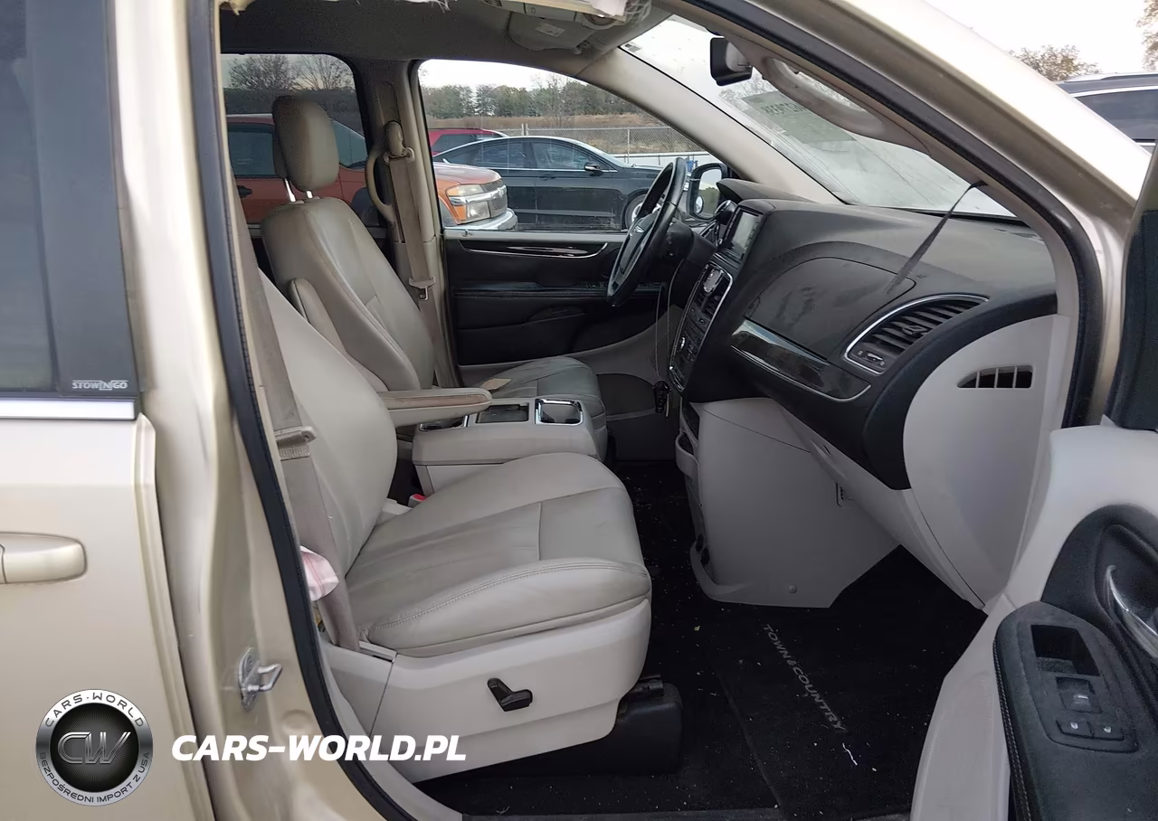 2011 Chrysler Town & Country Touring-L VIN:2A4RR8DG5BR733957 - 5