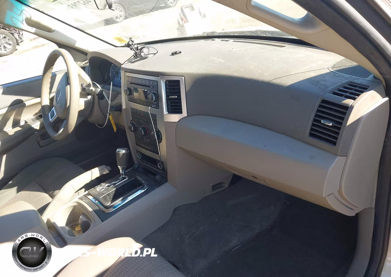 2008 Jeep Grand Cherokee Laredo VIN:1J8GR48KX8C137659 - 5