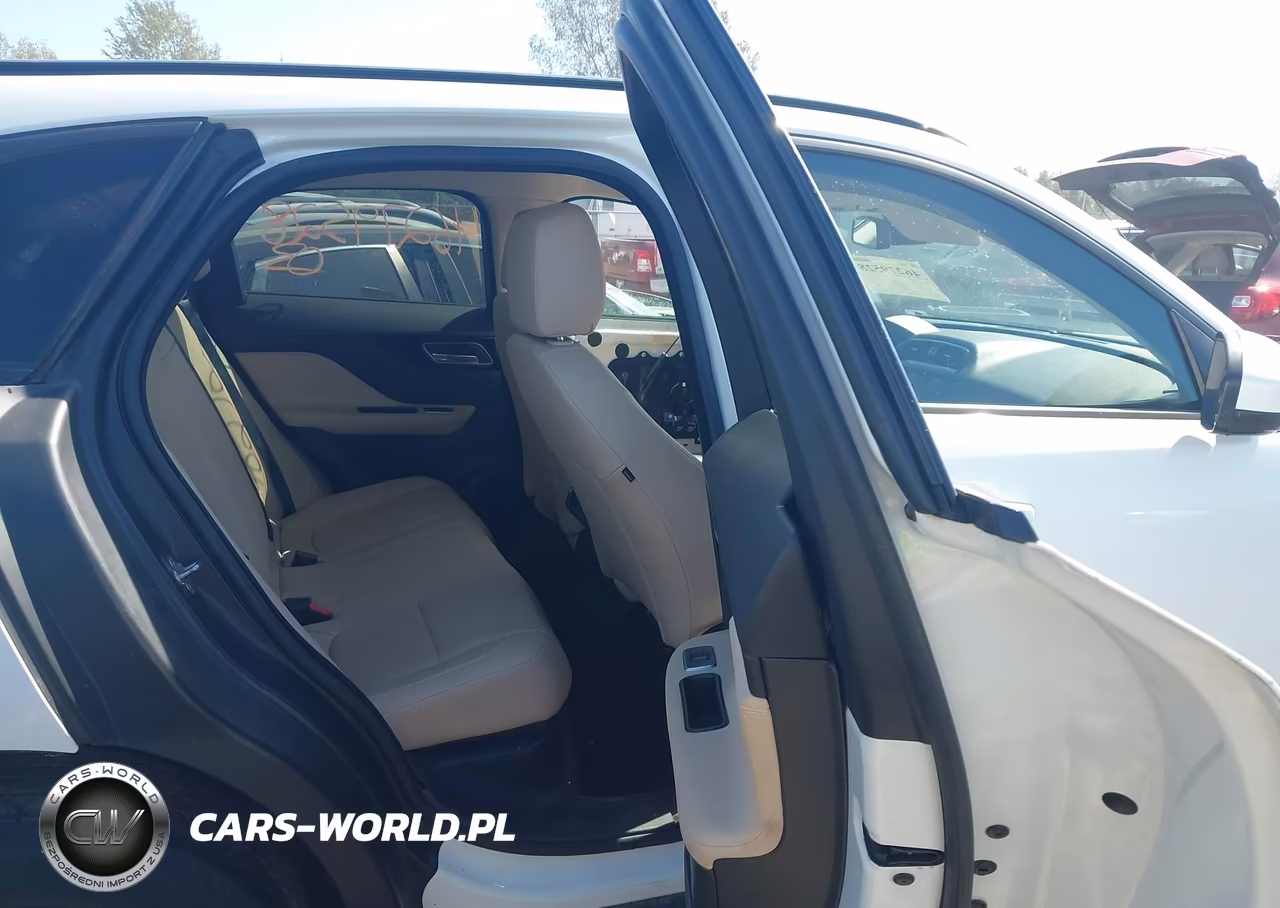 2018 Jaguar F-Pace 25T Premium VIN:SADCJ2FX0JA290119 - 8