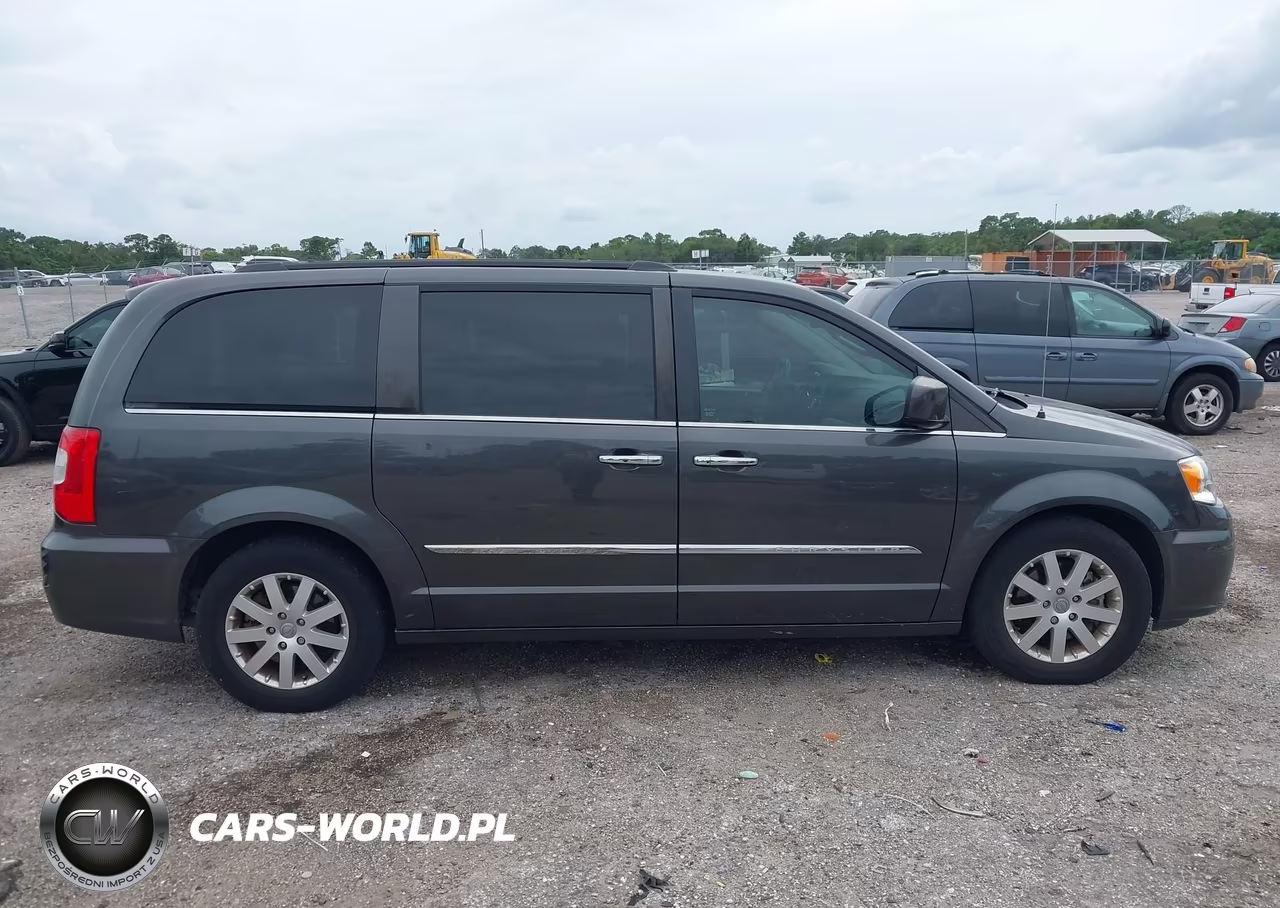 2016 Chrysler Town & Country Touring VIN:2C4RC1BG3GR128442 - 13