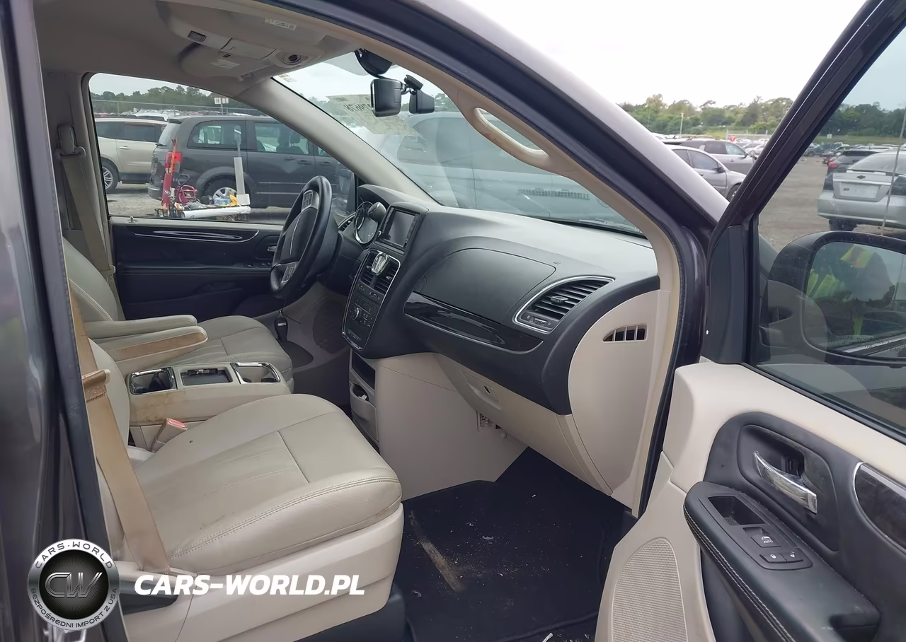 2016 Chrysler Town & Country Touring VIN:2C4RC1BG3GR128442 - 5