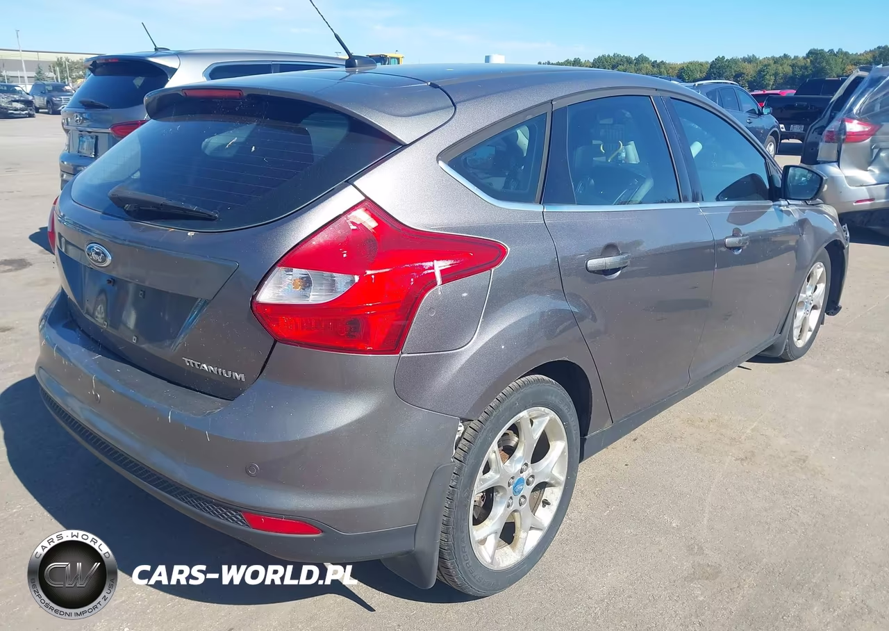 2012 Ford Focus Titanium VIN:1FAHP3N22CL283679 - 4