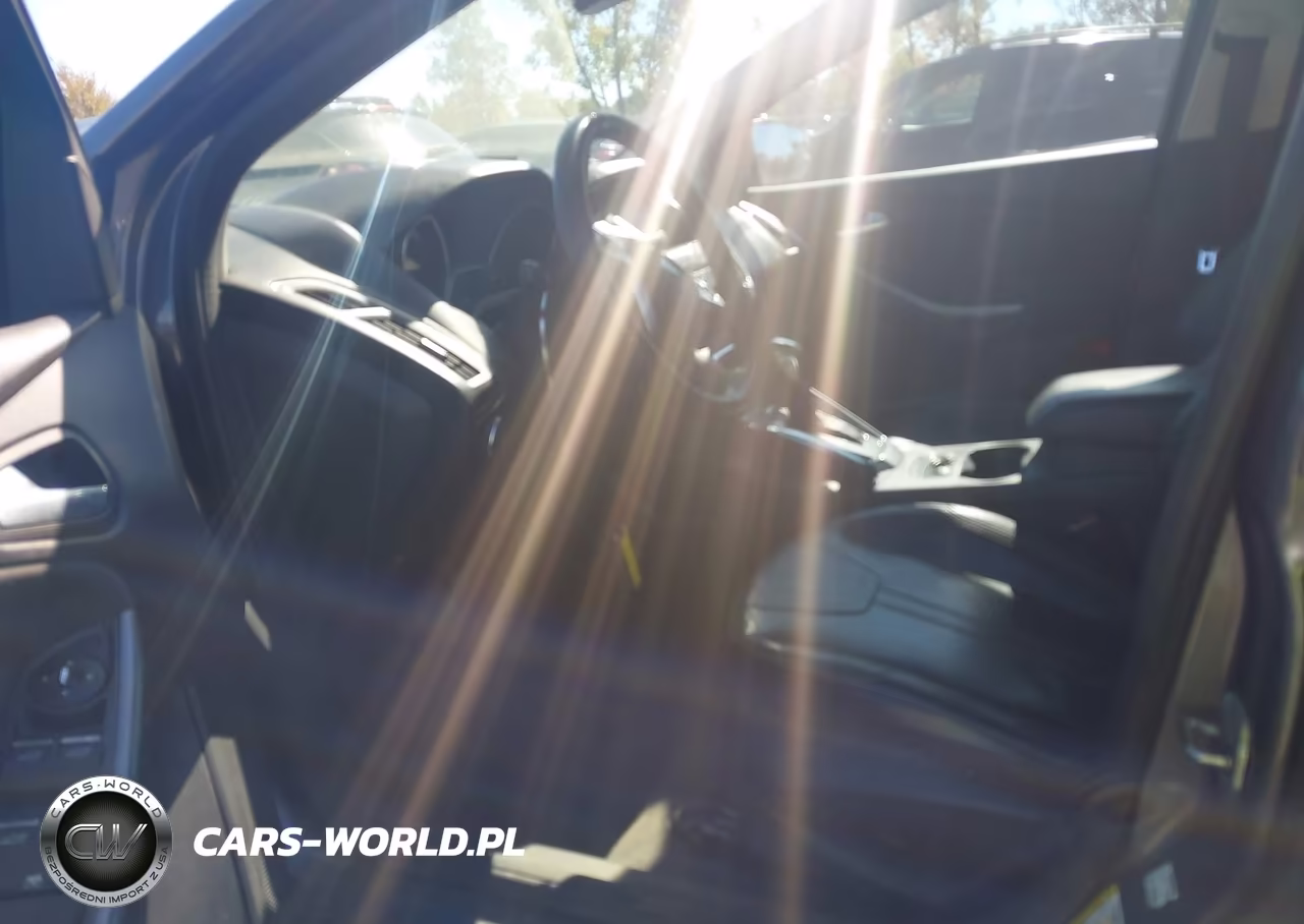 2012 Ford Focus Titanium VIN:1FAHP3N22CL283679 - 5