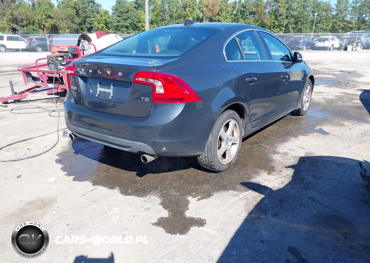 2013 Volvo S60 T5-T5 Platinum-T5 Premier-T5 Premier Plus VIN:YV1612FS3D2225786 - 4