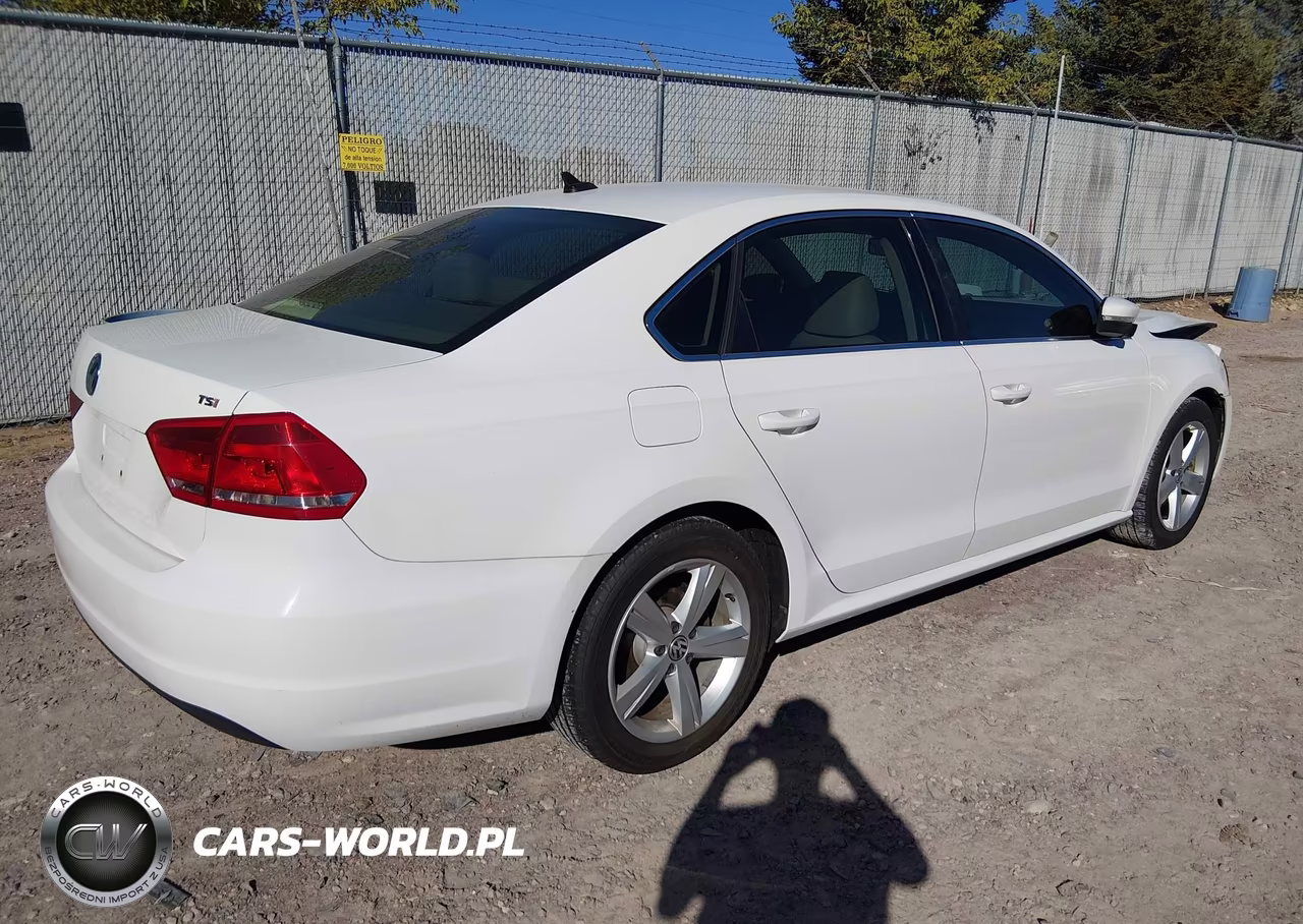 2015 Volkswagen Passat 1.8T Limited Edition VIN:1VWAT7A32FC081973 - 4
