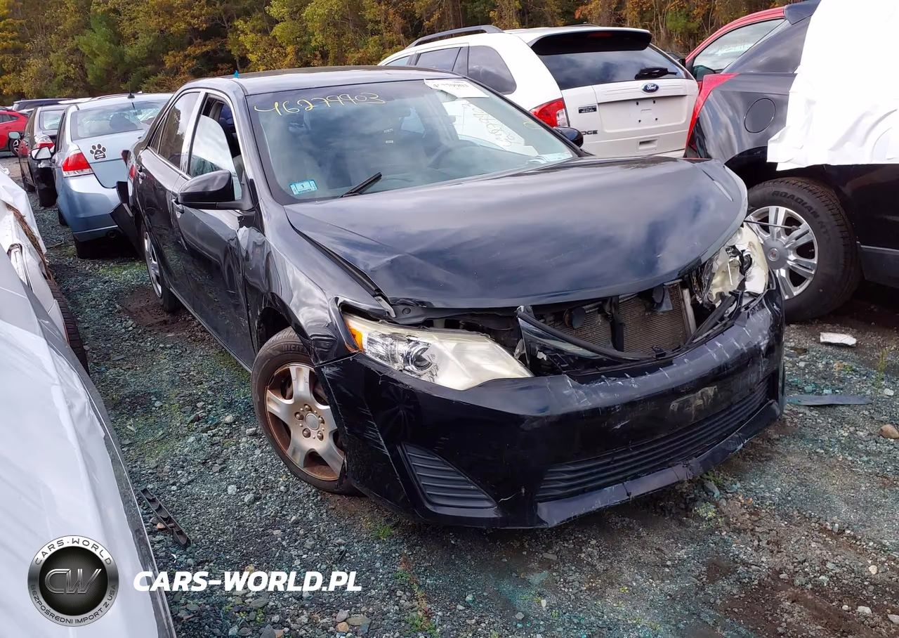 2014 Toyota Camry Le – zdjęcie 1 z 17