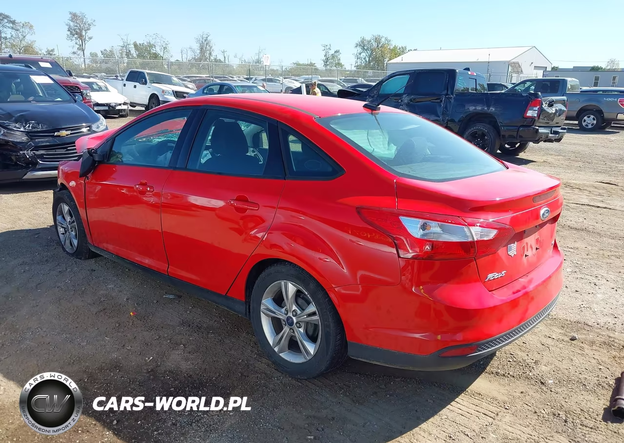 2014 Ford Focus Se VIN:1FADP3F22EL102435 - 3