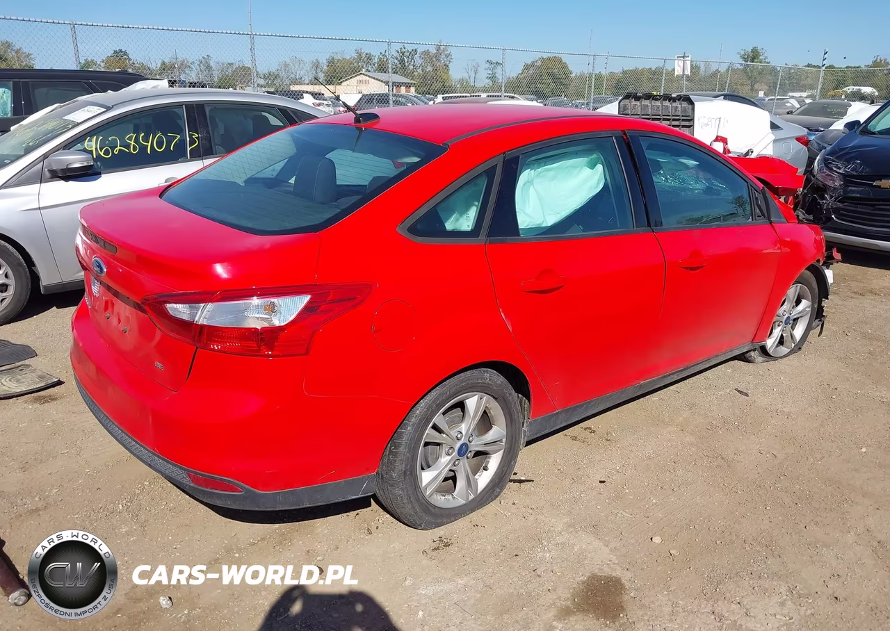 2014 Ford Focus Se VIN:1FADP3F22EL102435 - 4