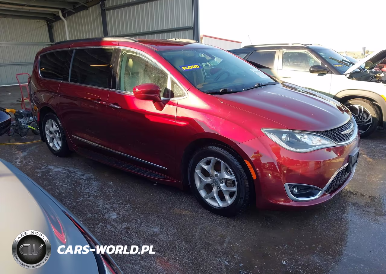 2017 Chrysler Pacifica Touring-L