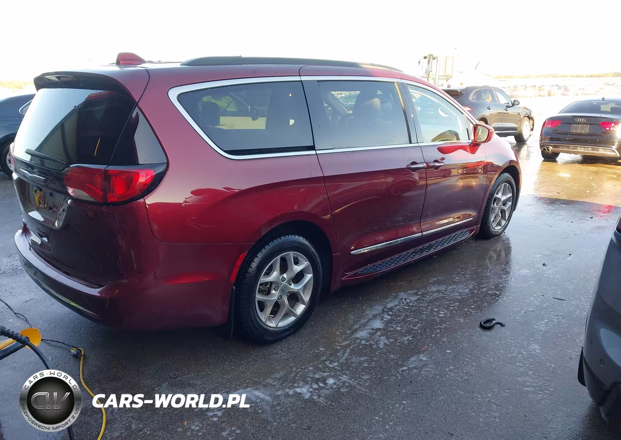 2017 Chrysler Pacifica Touring-L VIN:2C4RC1BG7HR757994 - 4