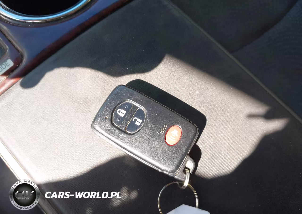 2012 Toyota Prius V Three VIN:JTDZN3EU1C3080577 - 11