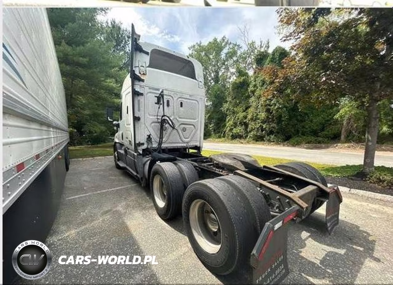 2018 Freightliner Cascadia 113 VIN:3AKJGHDVXJSJT7867 - 3