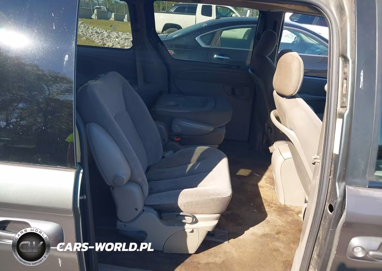 2002 Chrysler Town & Country Lx VIN:2C8GP443X2R793420 - 8
