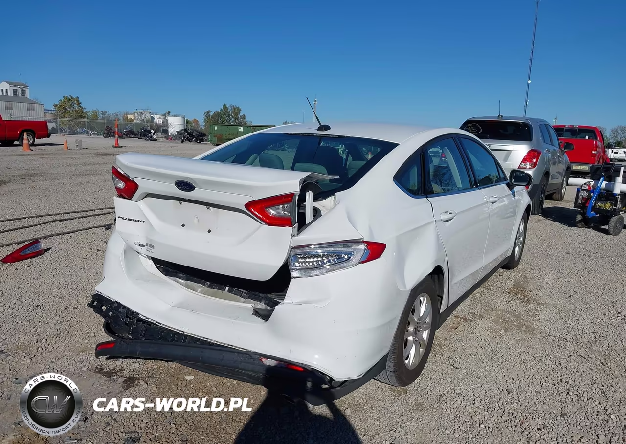 2015 Ford Fusion S VIN:3FA6P0G76FR296214 - 4