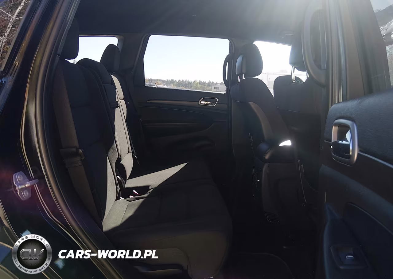 2018 Jeep Grand Cherokee Laredo E 4X4 VIN:1C4RJFAGXJC484729 - 8