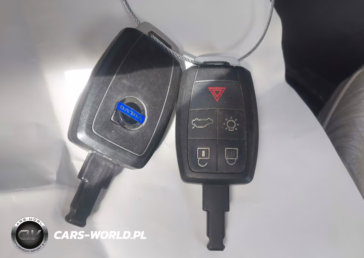 2011 Volvo C70 T5 VIN:YV1672MCXBJ110308 - 11