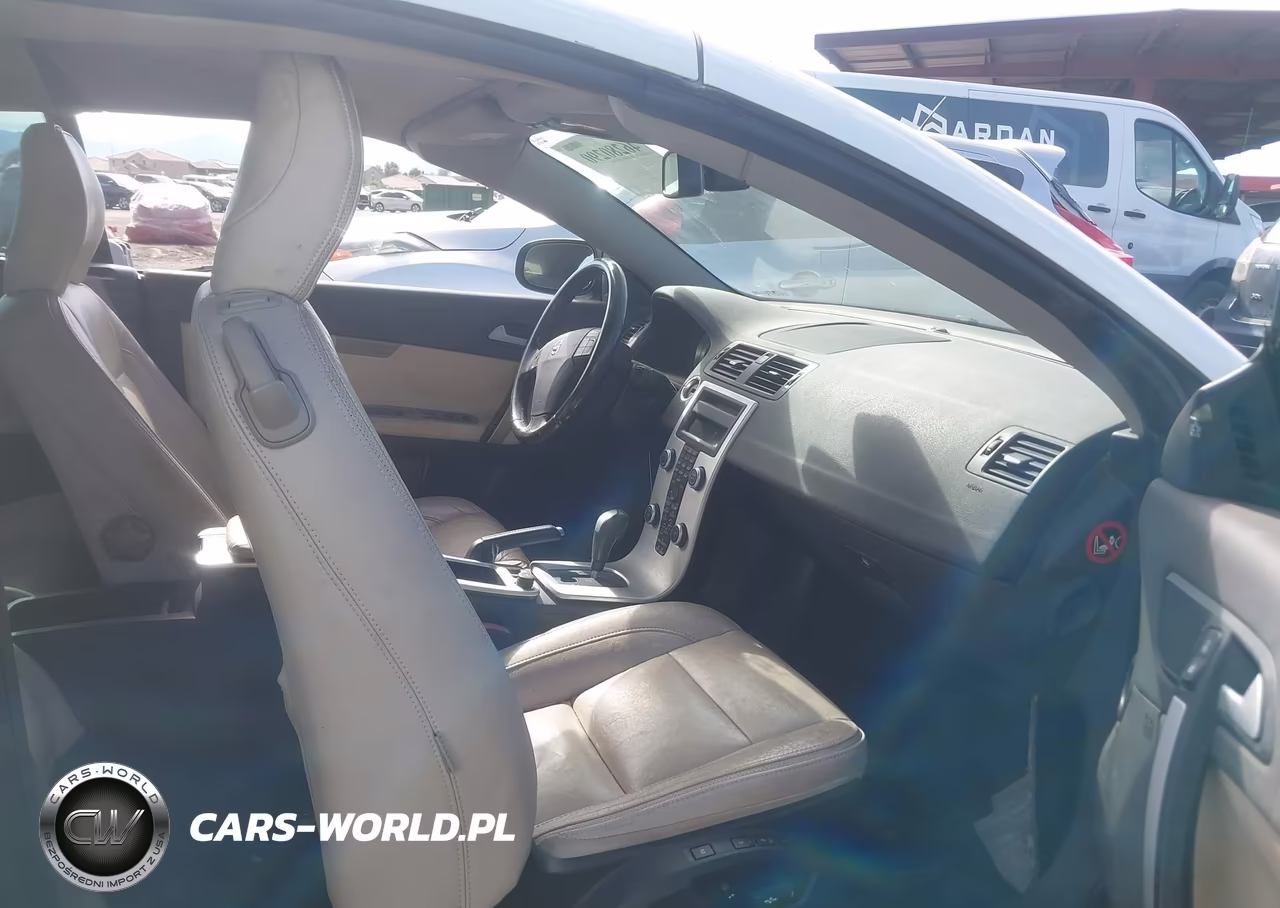 2011 Volvo C70 T5 VIN:YV1672MCXBJ110308 - 5
