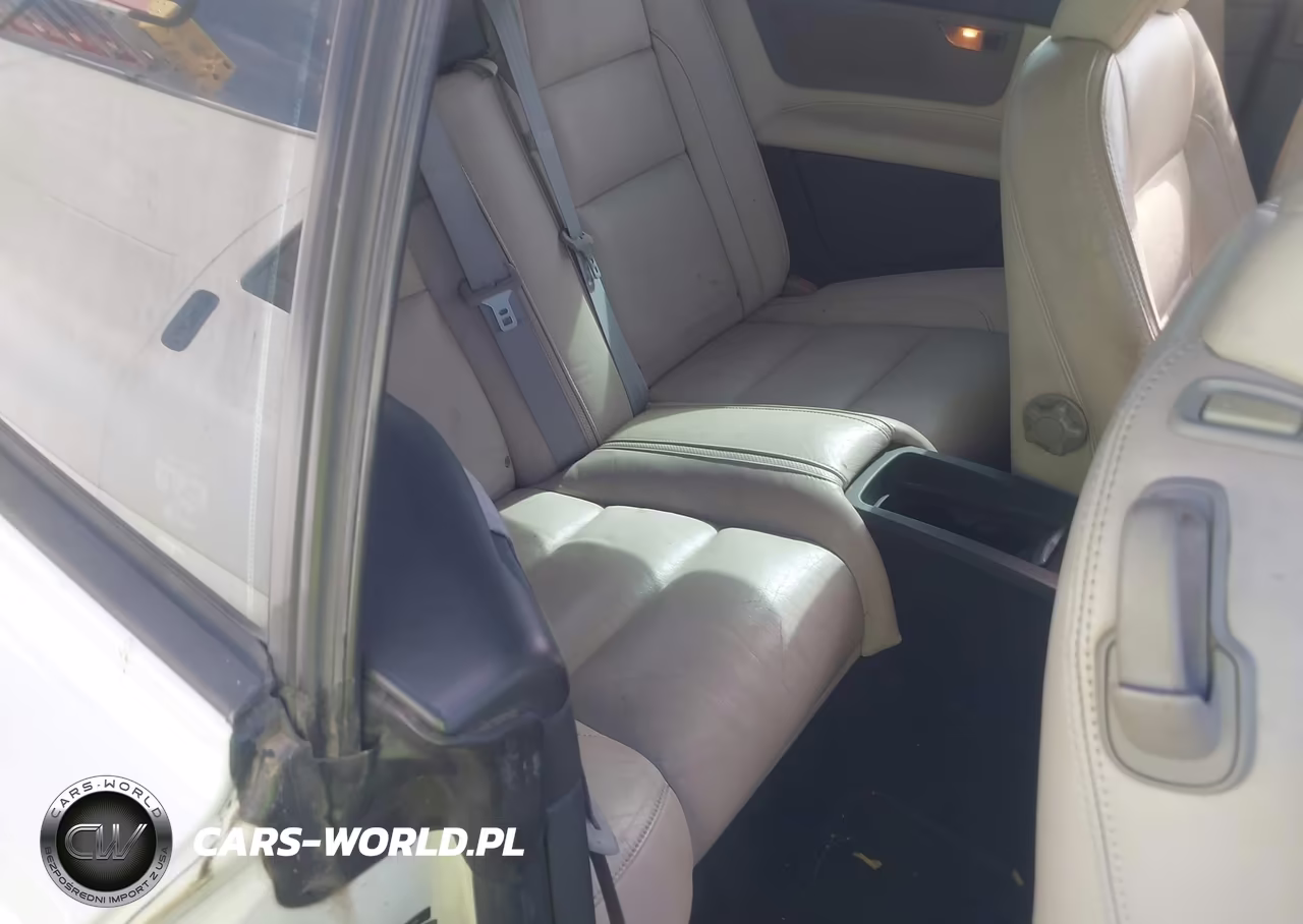 2011 Volvo C70 T5 VIN:YV1672MCXBJ110308 - 8