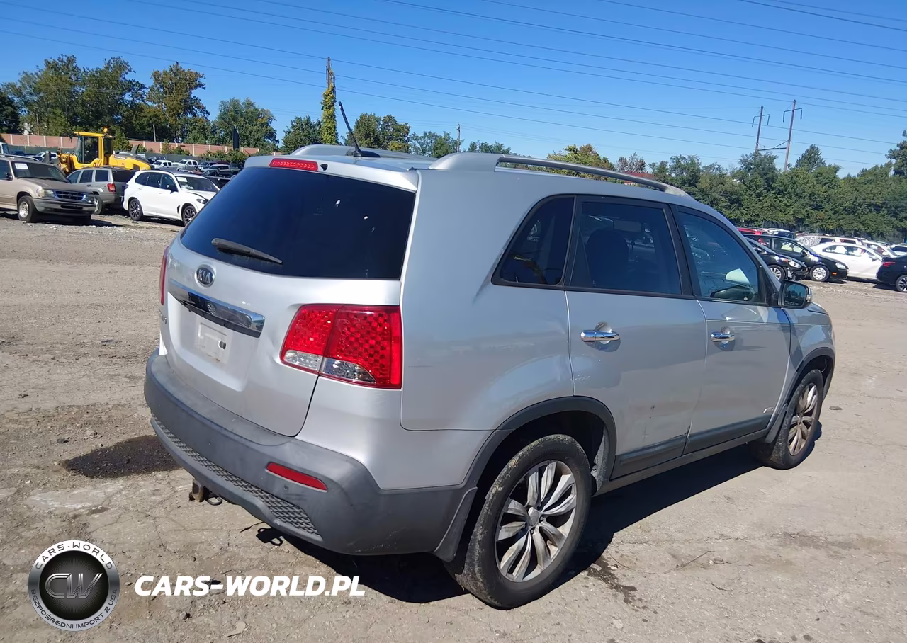 2011 Kia Sorento Lx V6 VIN:5XYKTDA27BG066808 - 4