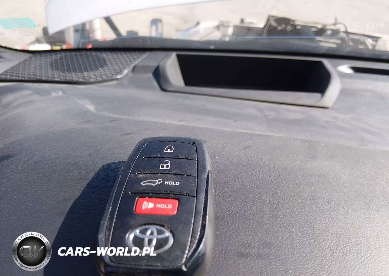 2025 Toyota Sequoia Platinum VIN:7SVAAABA5SX054309 - 11
