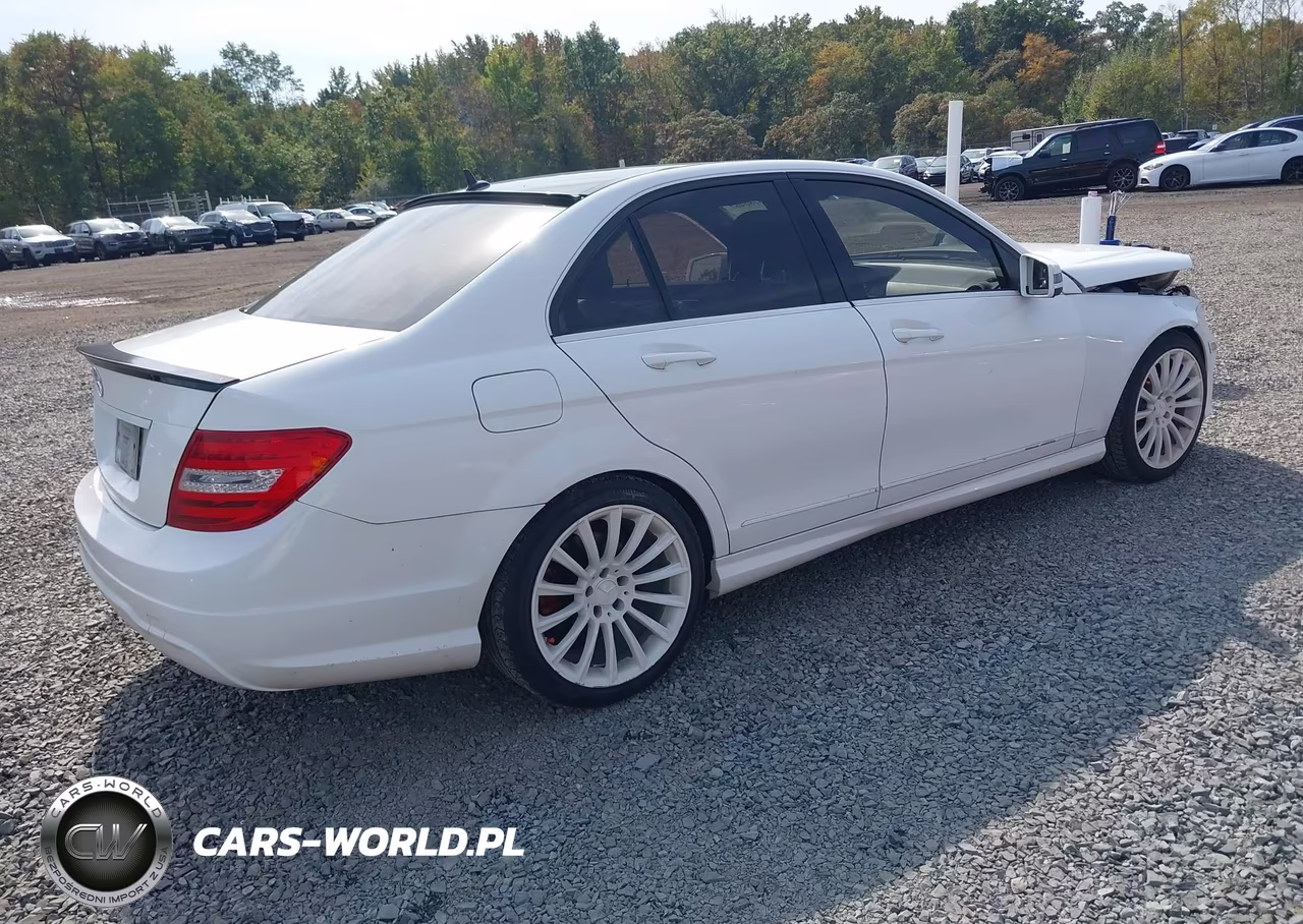 2013 Mercedes-Benz C 250 Sport VIN:WDDGF4HB6DR243541 - 4