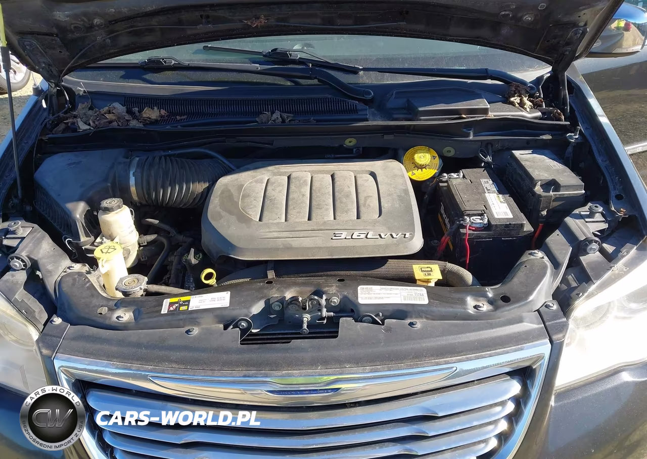 2015 Chrysler Town & Country Limited Platinum VIN:2C4RC1GG4FR742343 - 10