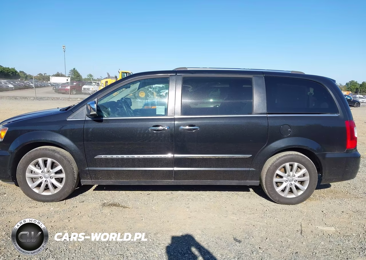 2015 Chrysler Town & Country Limited Platinum VIN:2C4RC1GG4FR742343 - 14