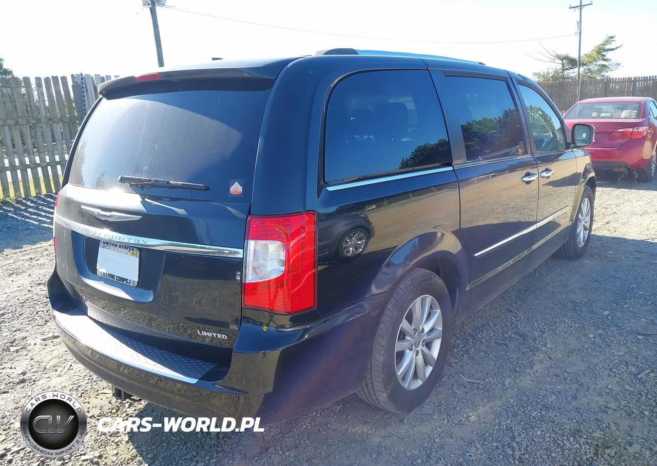 2015 Chrysler Town & Country Limited Platinum VIN:2C4RC1GG4FR742343 - 4