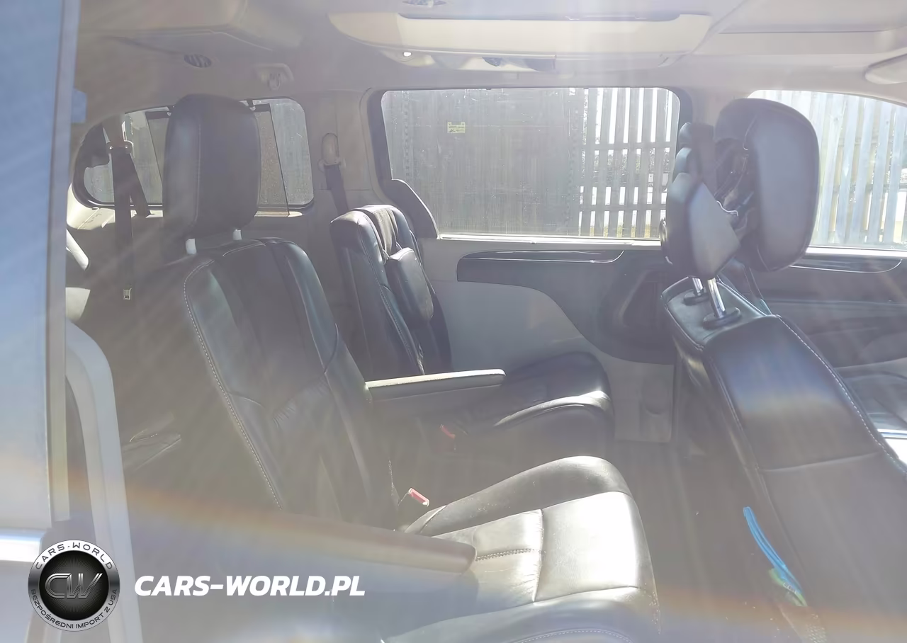 2015 Chrysler Town & Country Limited Platinum VIN:2C4RC1GG4FR742343 - 8