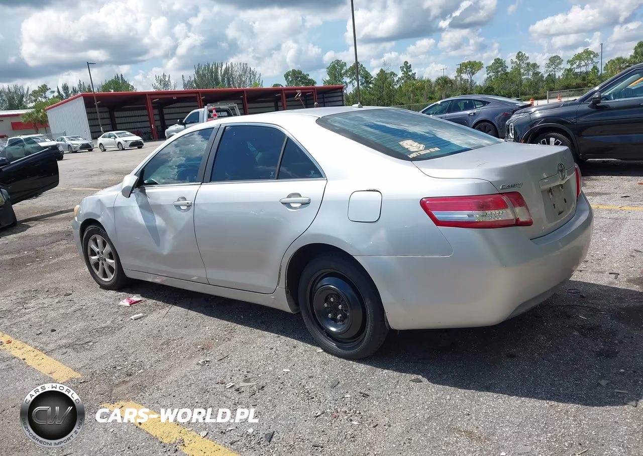 2010 Toyota Camry Le VIN:4T1BF3EK7AU041184 - 3