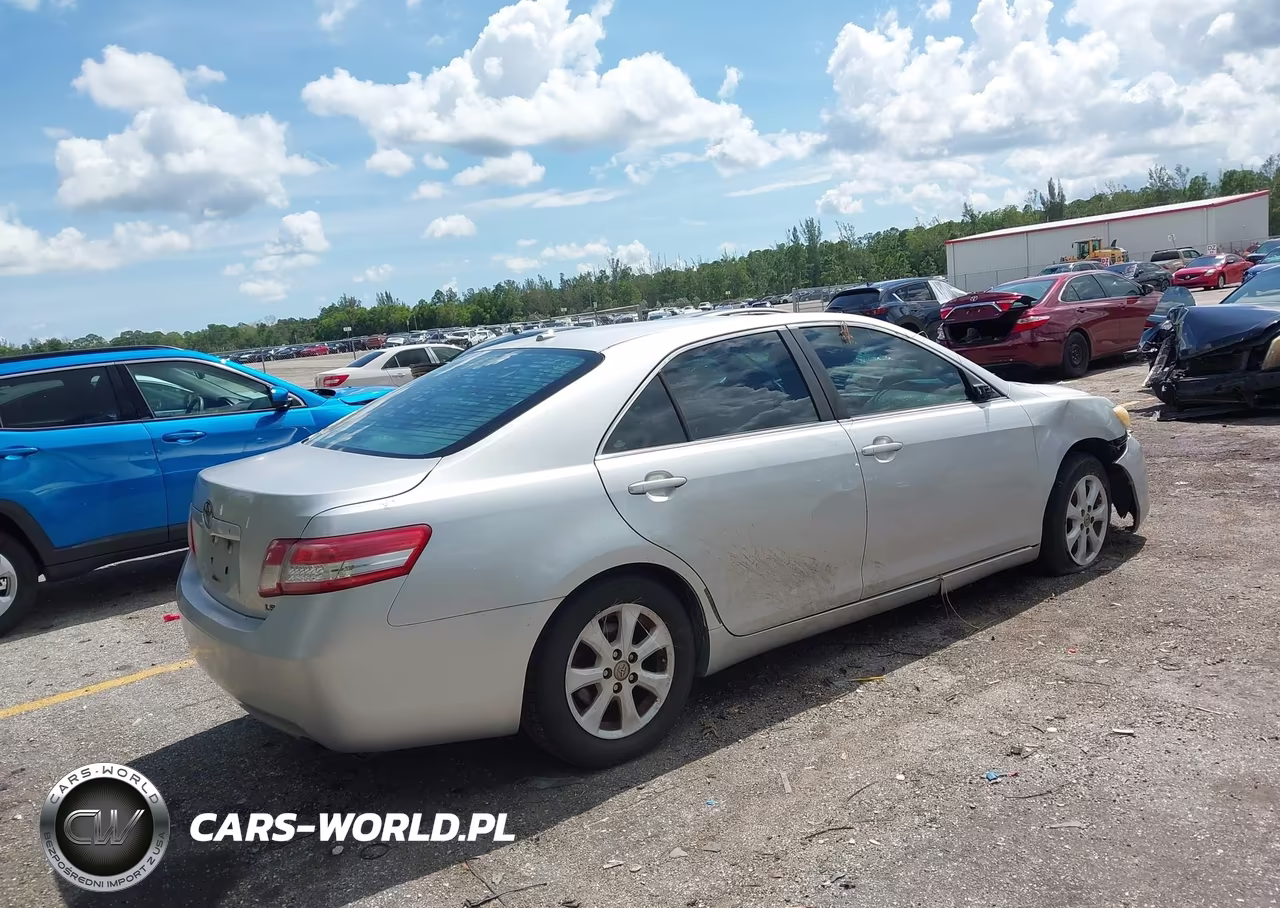 2010 Toyota Camry Le VIN:4T1BF3EK7AU041184 - 4
