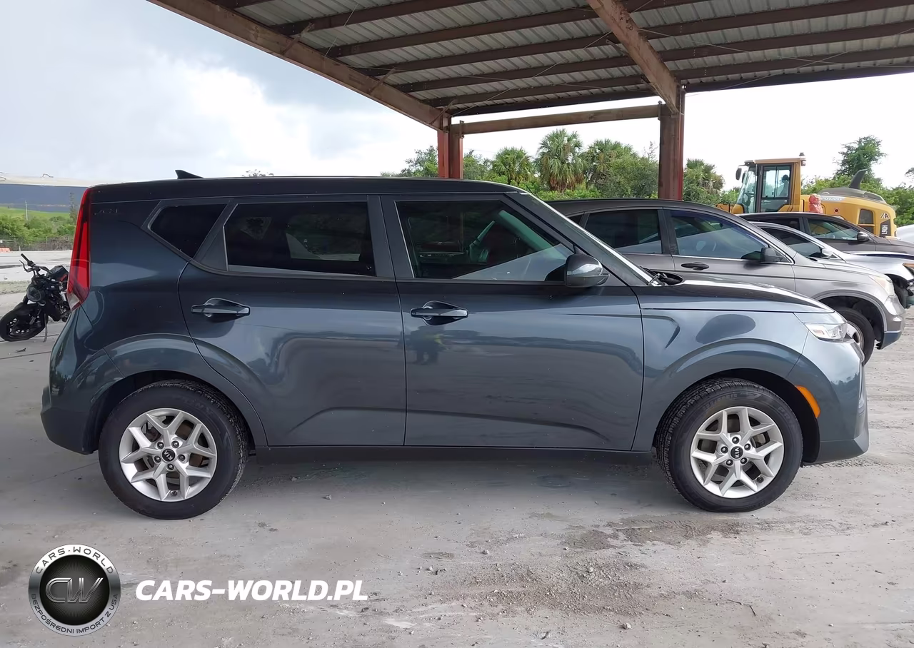 2020 Kia Soul S VIN:KNDJ23AU2L7116765 - 13
