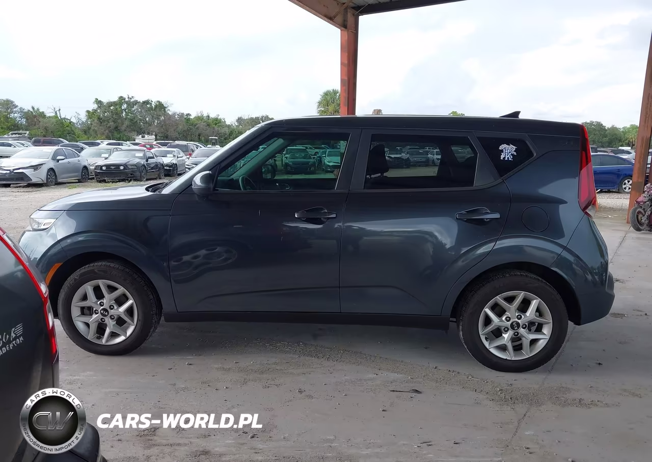 2020 Kia Soul S VIN:KNDJ23AU2L7116765 - 14