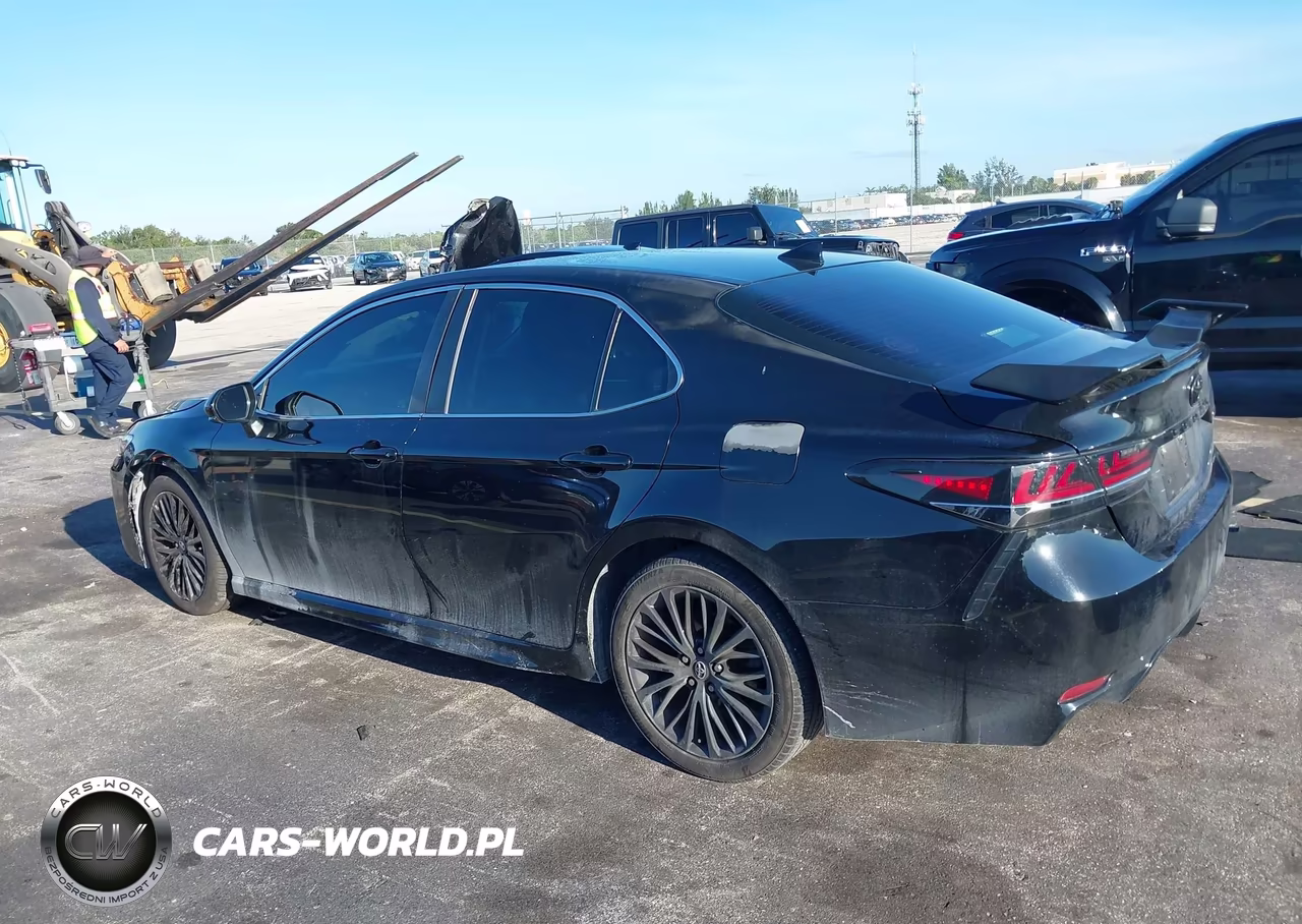 2020 Toyota Camry Se VIN:4T1G11AK8LU945207 - 3