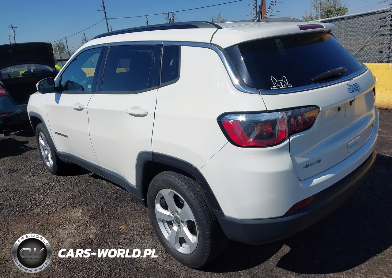 2018 Jeep Compass Latitude 4X4 VIN:3C4NJDBB7JT152936 - 3