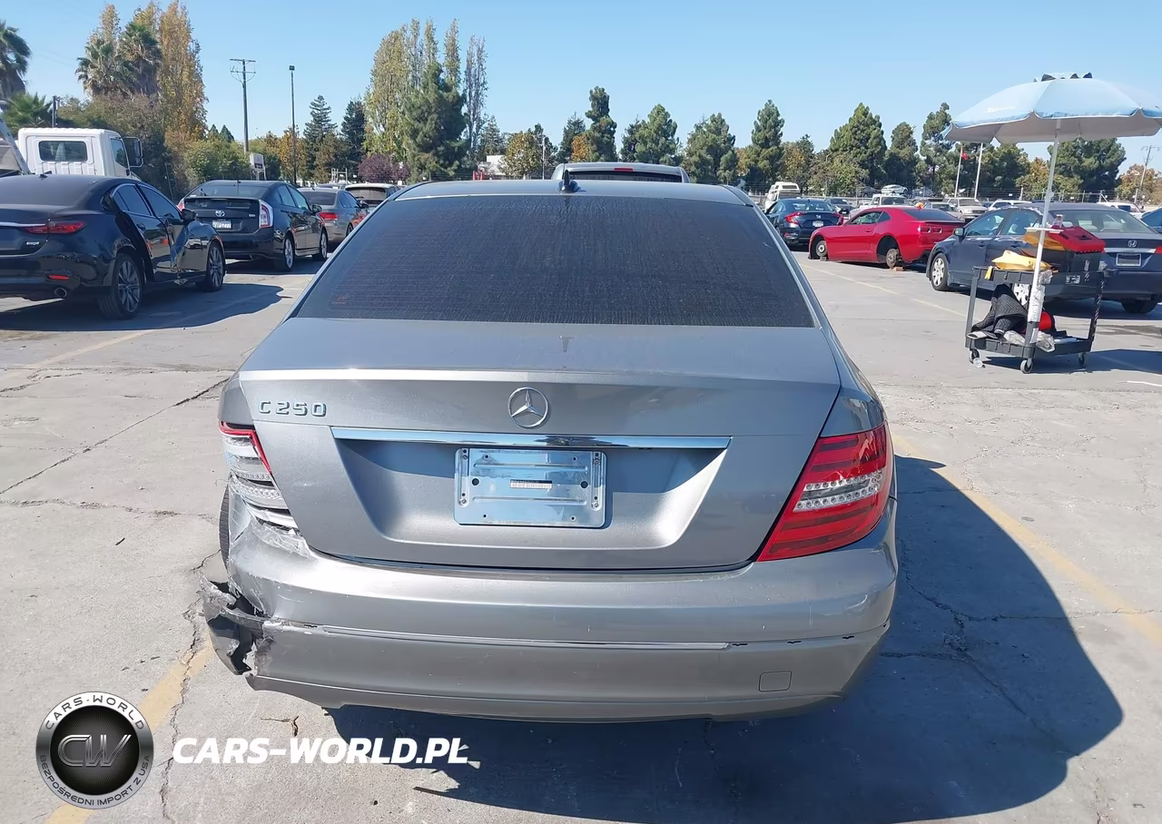 2012 Mercedes-Benz C 250 Luxury VIN:WDDGF4HB8CR220180 - 16