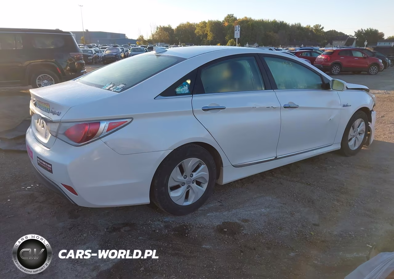 2013 Hyundai Sonata Hybrid VIN:KMHEC4A42DA064848 - 4