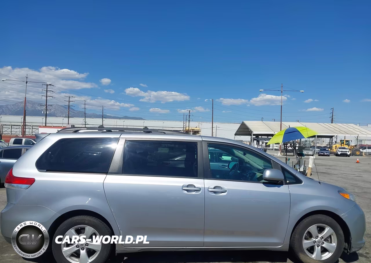 2011 Toyota Sienna Le V6 VIN:5TDKK3DC7BS174916 - 17