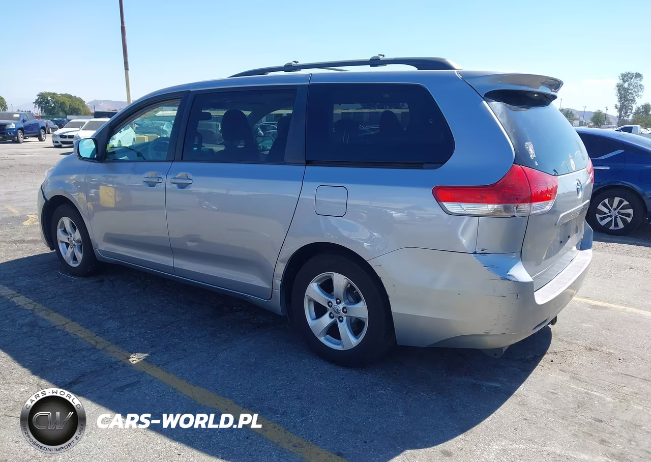 2011 Toyota Sienna Le V6 VIN:5TDKK3DC7BS174916 - 3