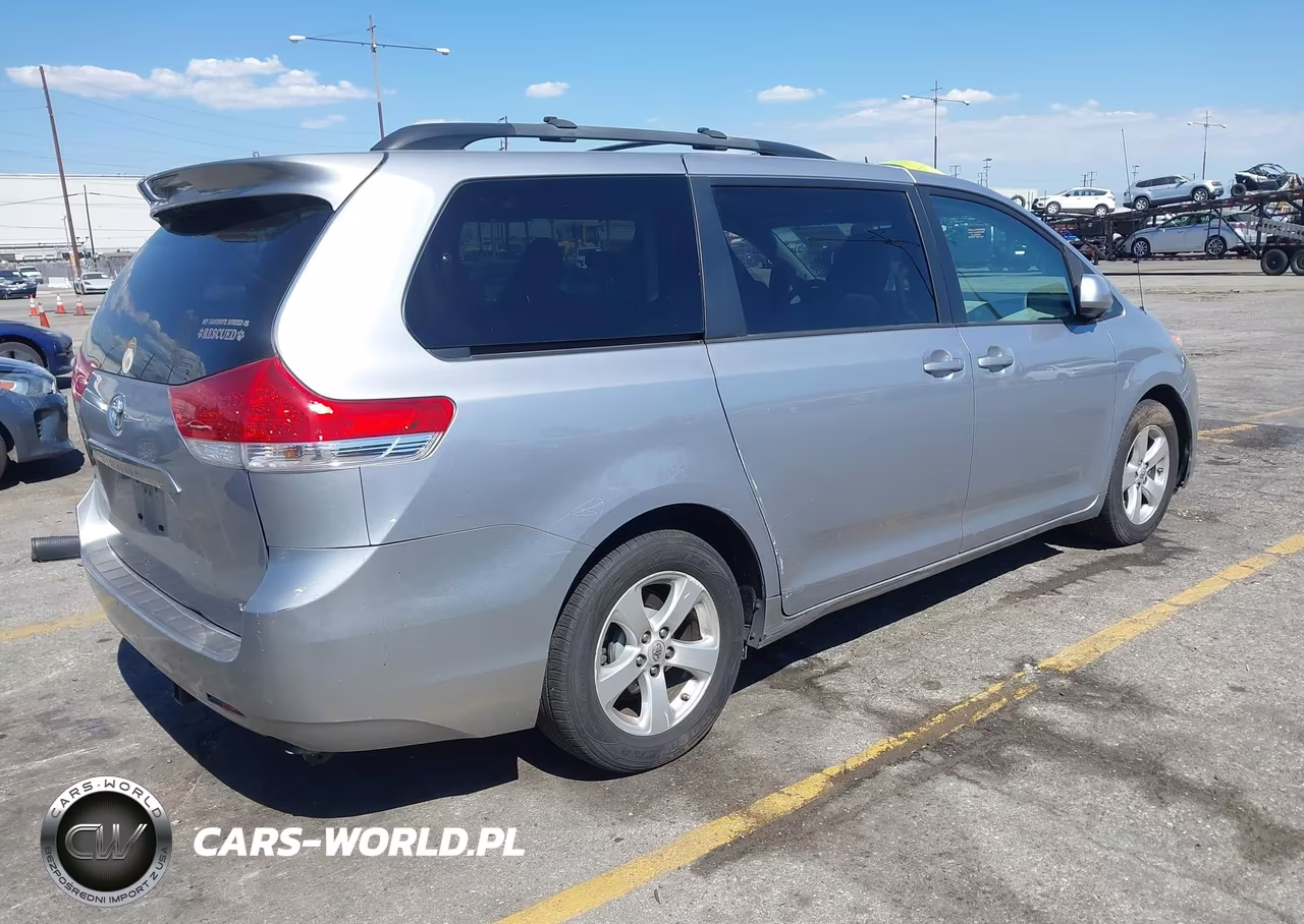 2011 Toyota Sienna Le V6 VIN:5TDKK3DC7BS174916 - 4