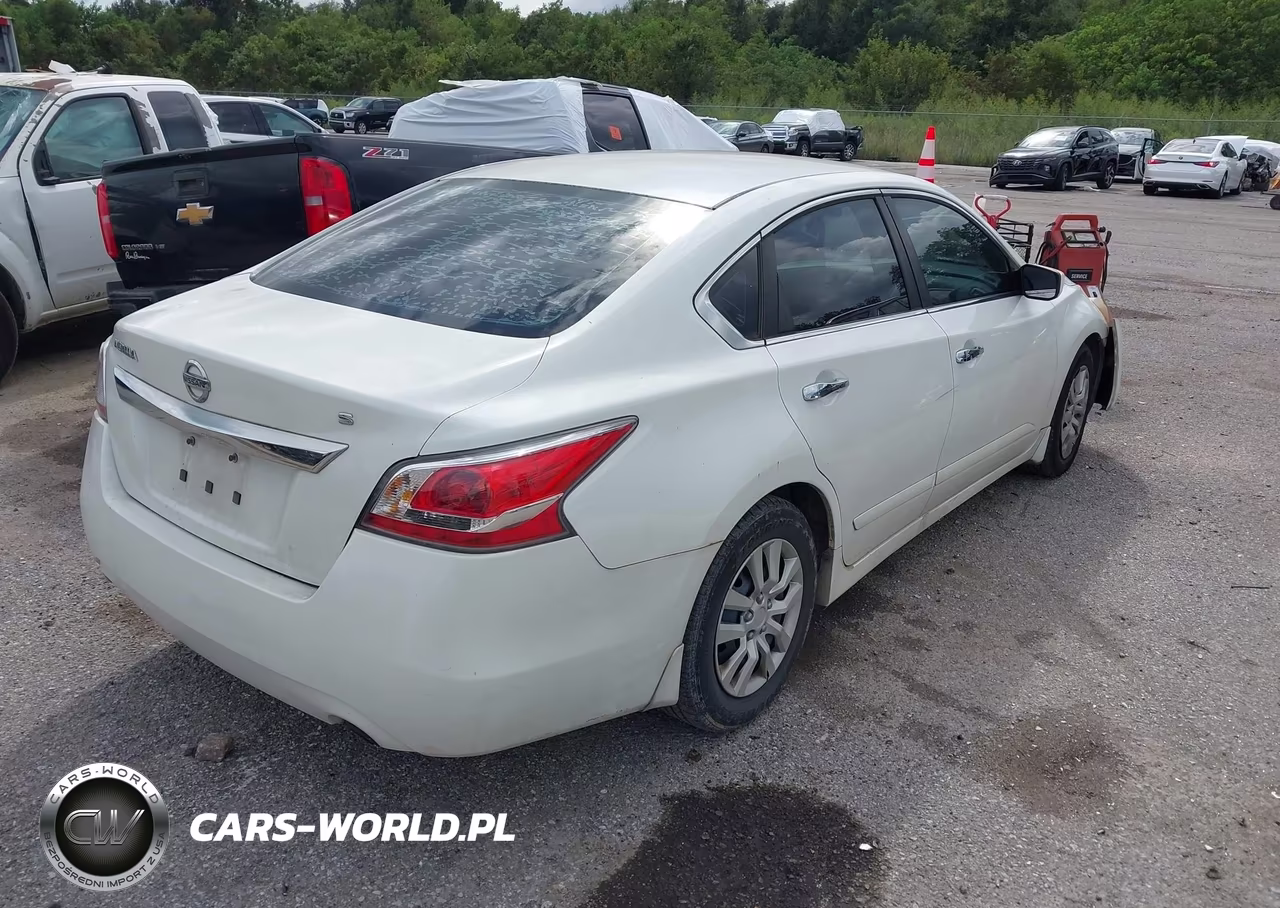 2015 Nissan Altima 2.5 S VIN:1N4AL3AP4FN896555 - 4