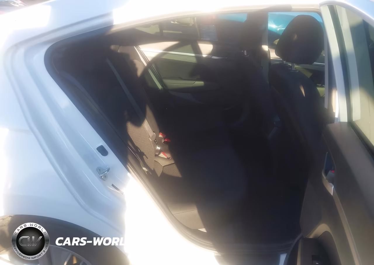 2019 Hyundai Elantra Sel VIN:5NPD84LF1KH404402 - 8