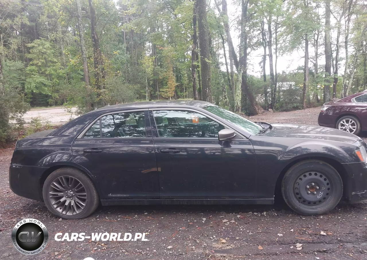 2013 Chrysler 300C John Varvatos Limited Edition VIN:2C3CCADG1DH709656 - 13