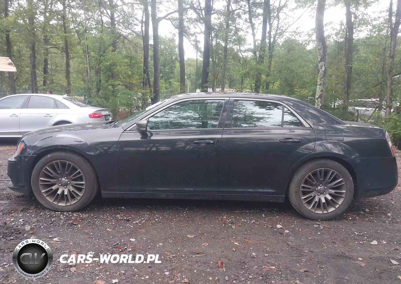 2013 Chrysler 300C John Varvatos Limited Edition VIN:2C3CCADG1DH709656 - 14